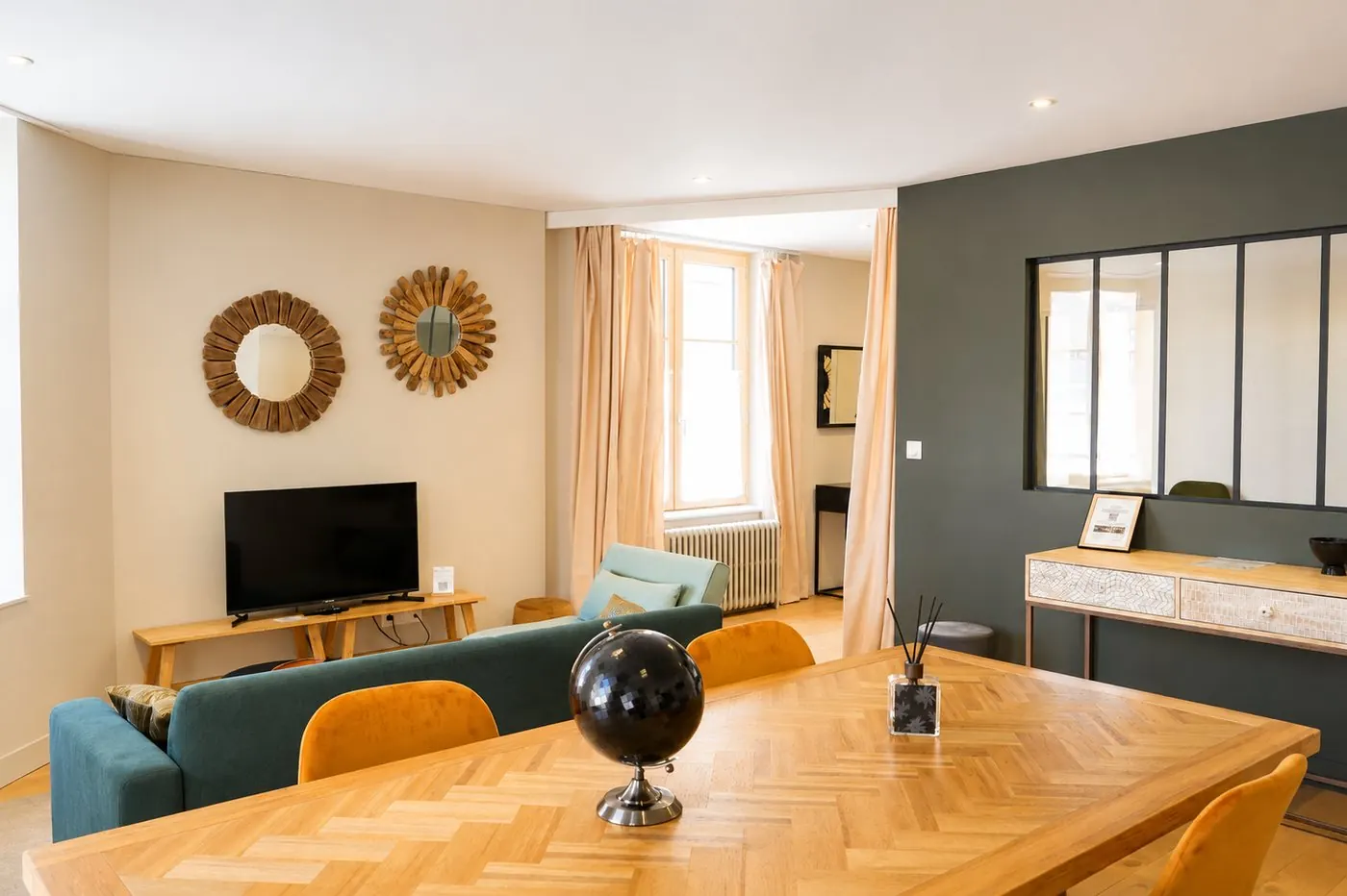 Intérieur chaleureux d’un logement des Résidences Gueguen à Chablis