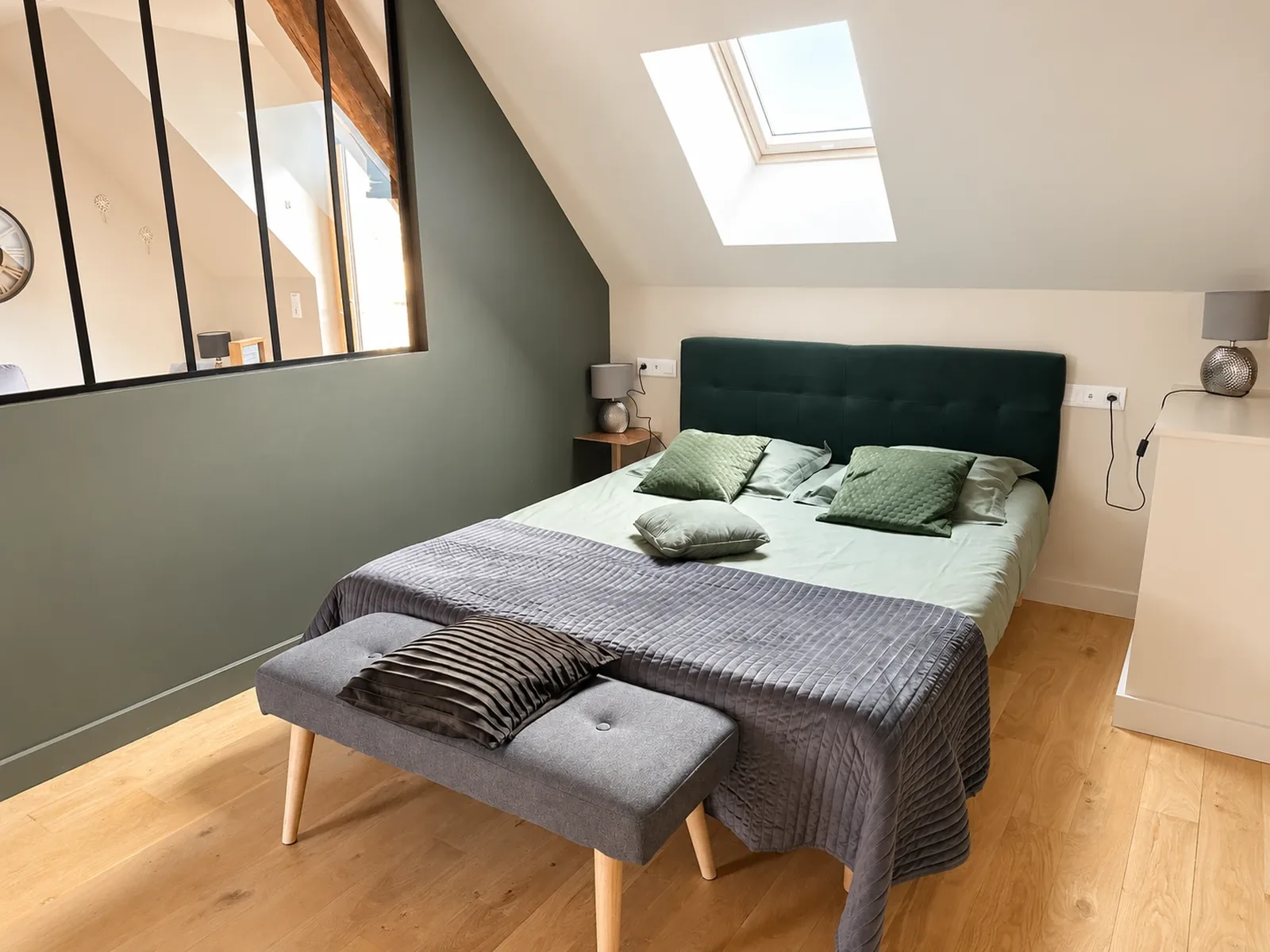 Le Studio — la chambre